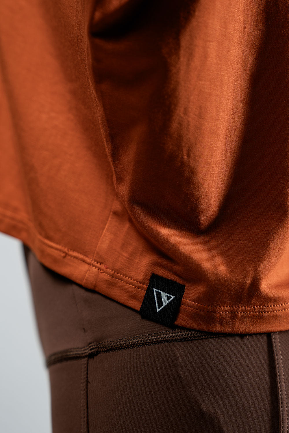 Varlo Women's Terra Recovery Drift Crop (Sunfire Clay) — detail shot 9