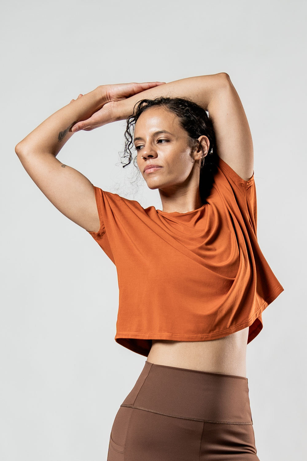 Varlo Varlo Women's Terra Recovery Drift Crop (Sunfire Clay) — comparison shot