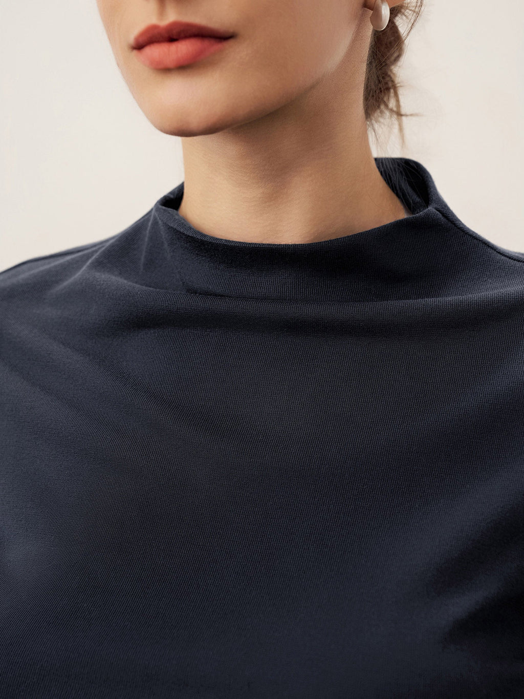LINTICO LINTICO Wool Mock Neck Waist Pleat Top ISOLDE — detail shot 7