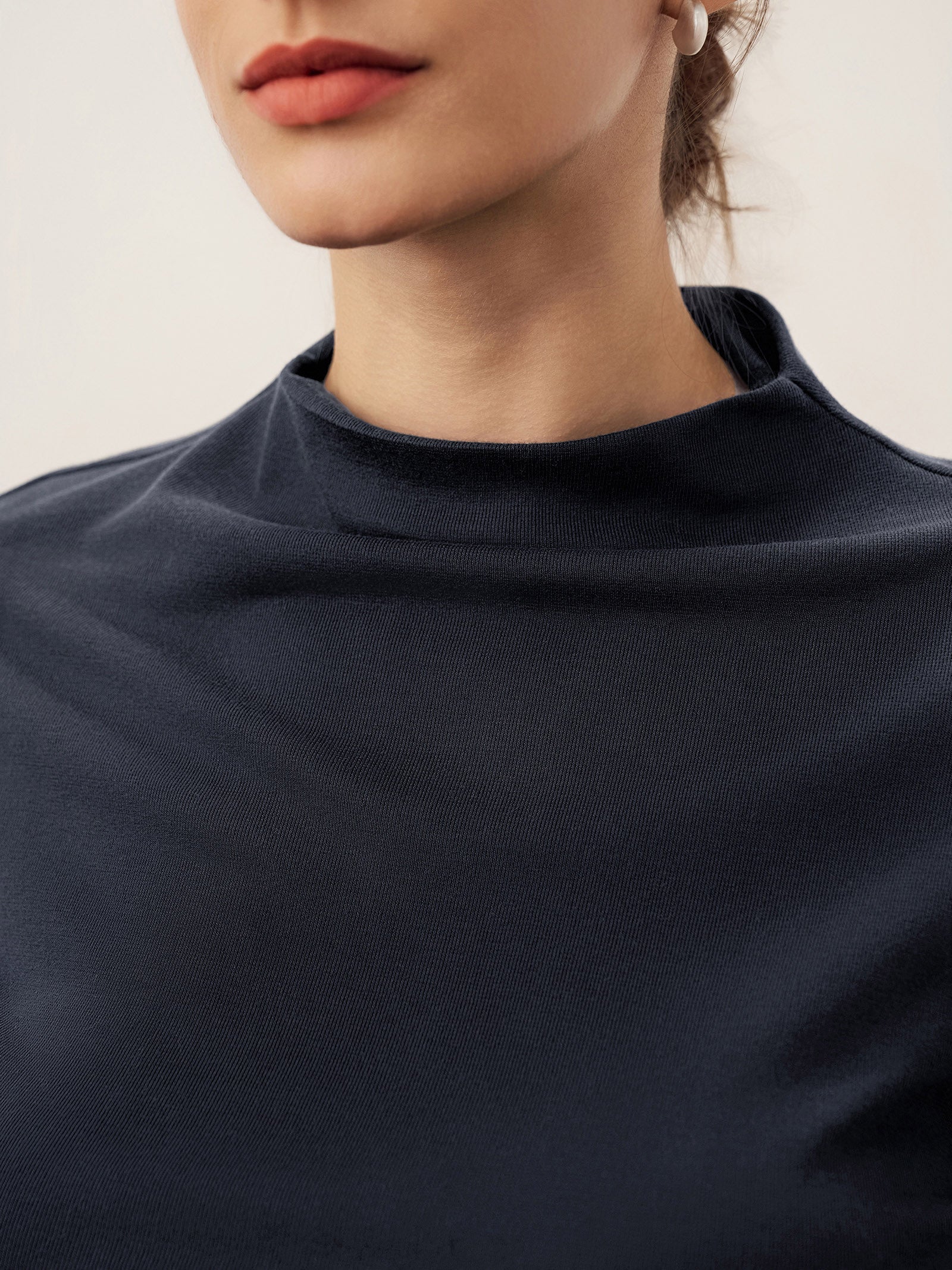 LINTICO LINTICO Wool Mock Neck Waist Pleat Top ISOLDE — detail shot 7