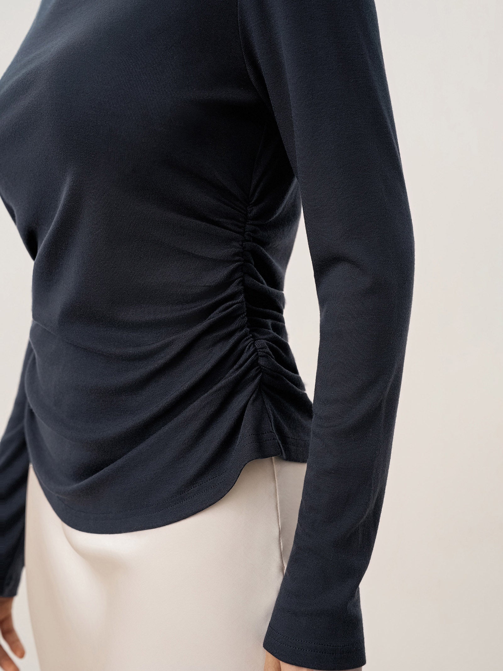 LINTICO LINTICO Wool Mock Neck Waist Pleat Top ISOLDE — detail shot 8
