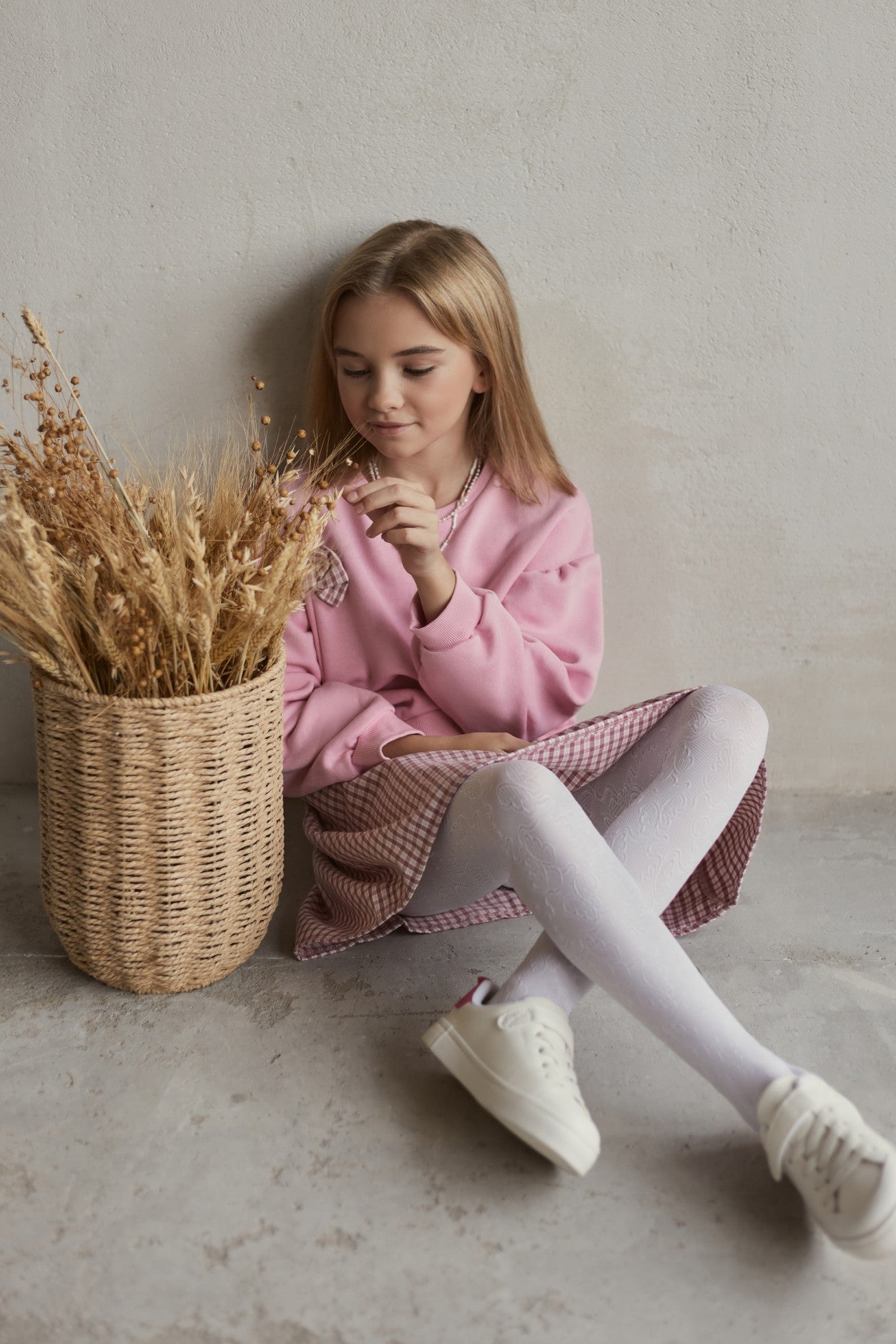 TheRanok.com Conte Tights for girls - Daisy 50 Den — in-use photo