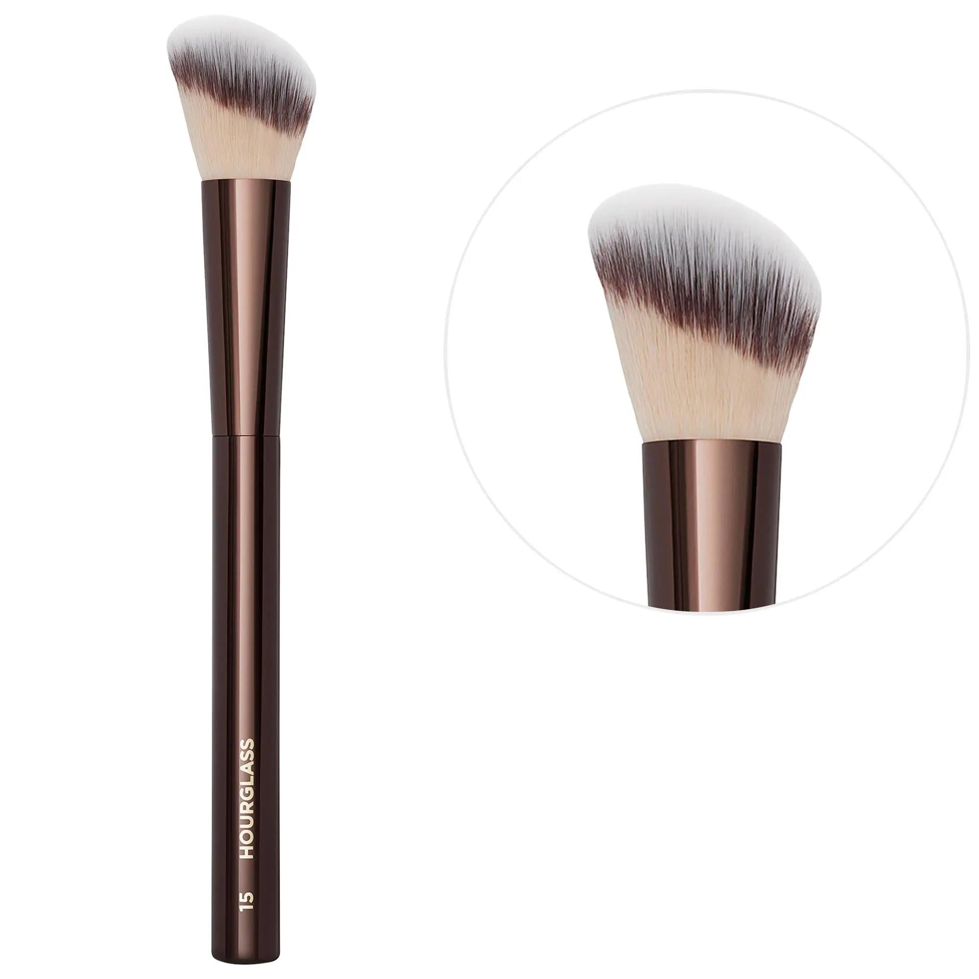 Real Techniques - Angled Stippling Brush for Liquid Blush - Cruelty-Free Makeup Tool with Synthetic Bristles