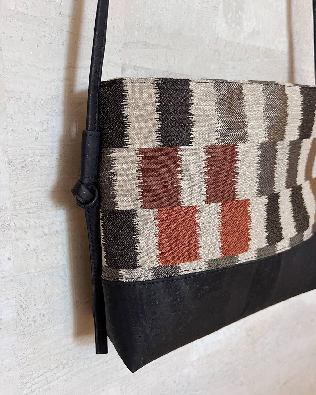 WONENA Yabisi Colibrí Crossbody - Midnight & Adoquines handmade cork crossbody — lifestyle worn / used context