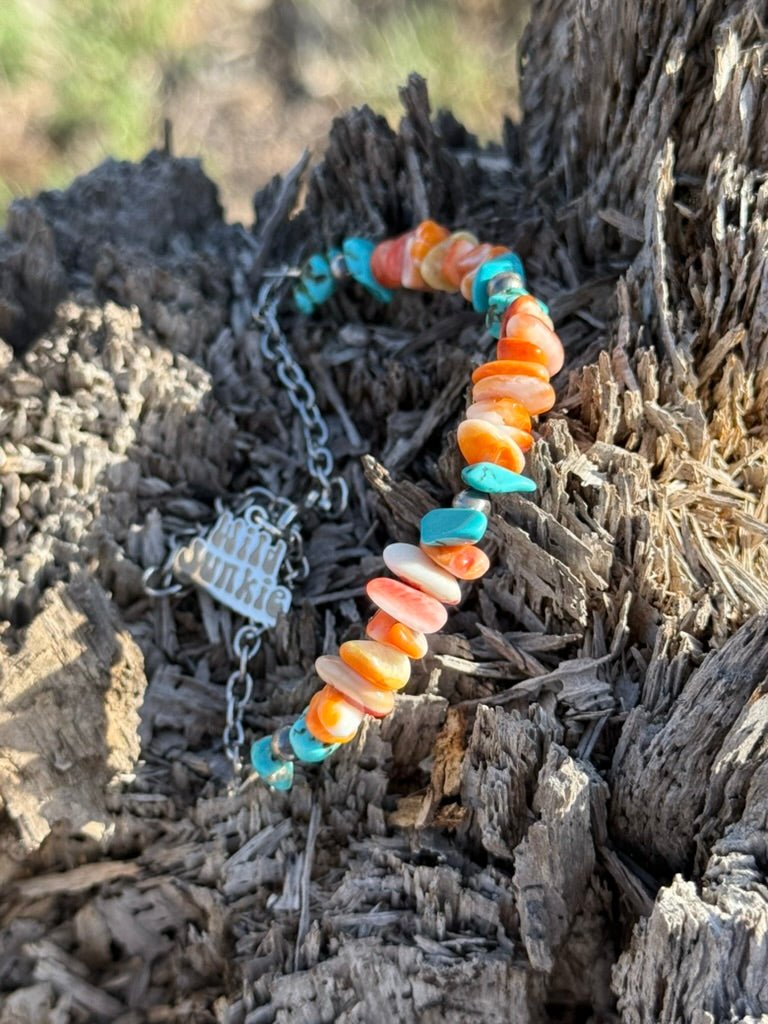 Wild Junkie Authentic Spiny Oyster Chip Bead Bracelet — construction detail