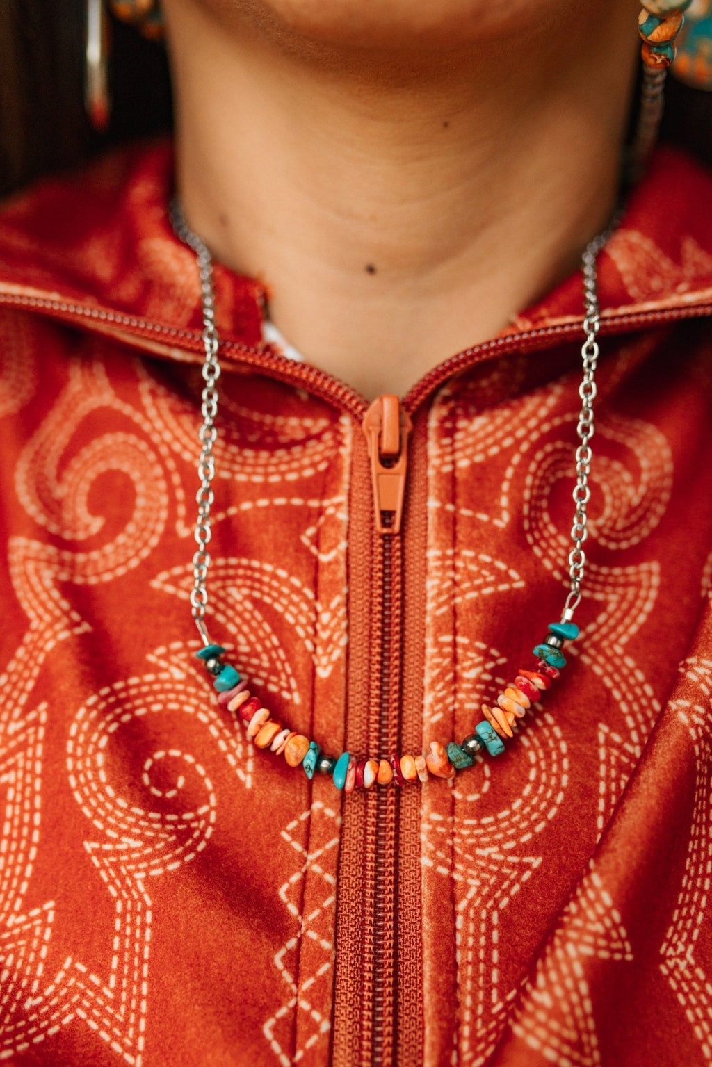 Wild Junkie Authentic Spiny Oyster Chip Bead Necklace — construction detail