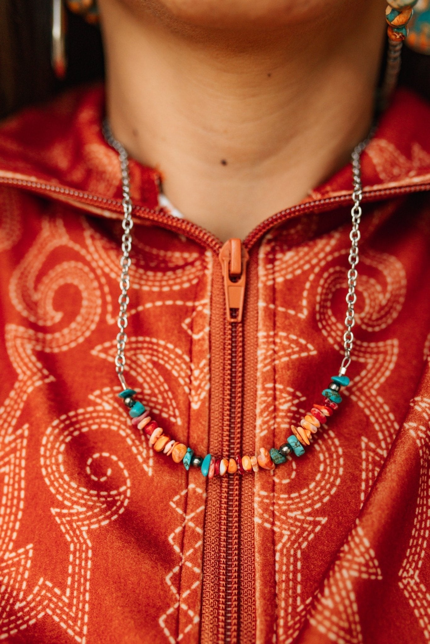 Wild Junkie Authentic Spiny Oyster Chip Bead Necklace — construction detail