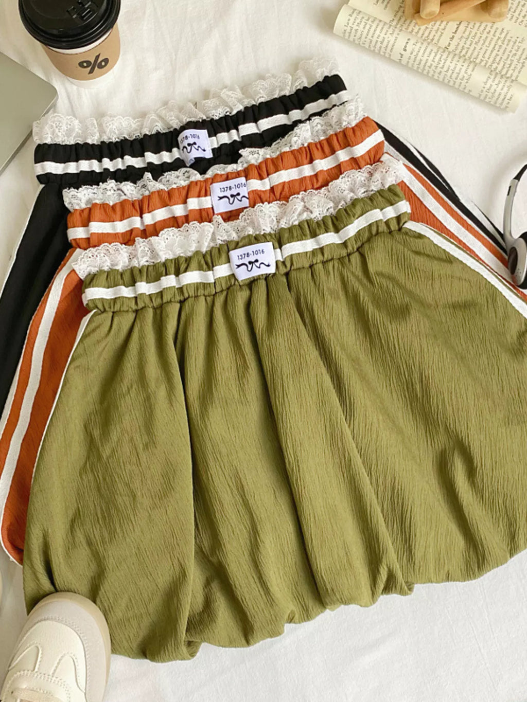 Lace Trim Elastic Waist Mini Skirt