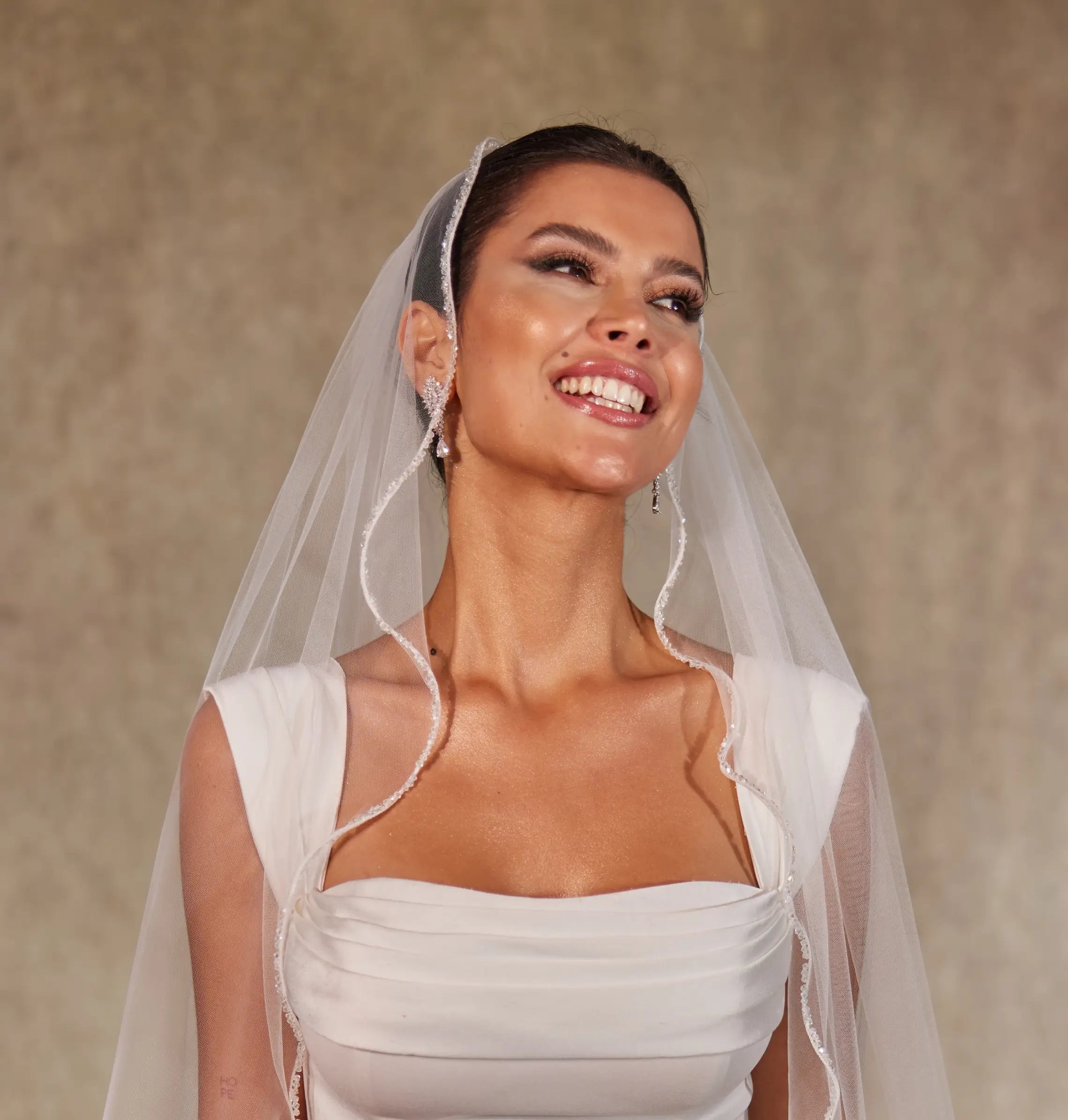 Wavy Beaded Edge Minimalist Wedding Veil- D246 – Bridal Port, view 6