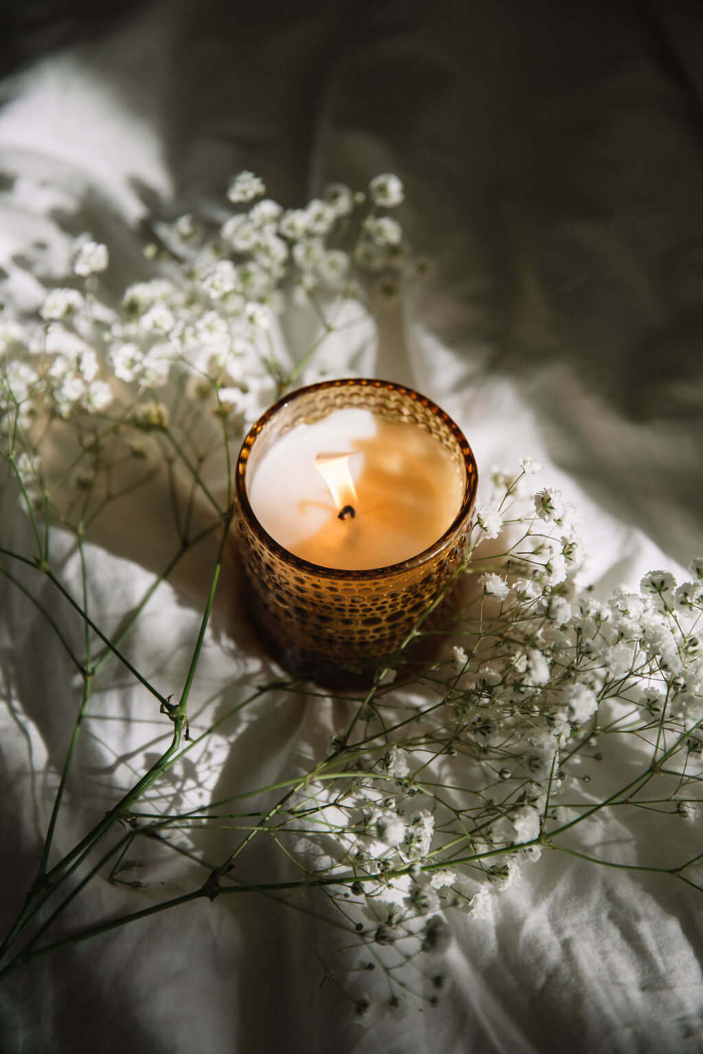 Bluecorn Candles Aromática DIY Scented Candle Gift Set — in-use context