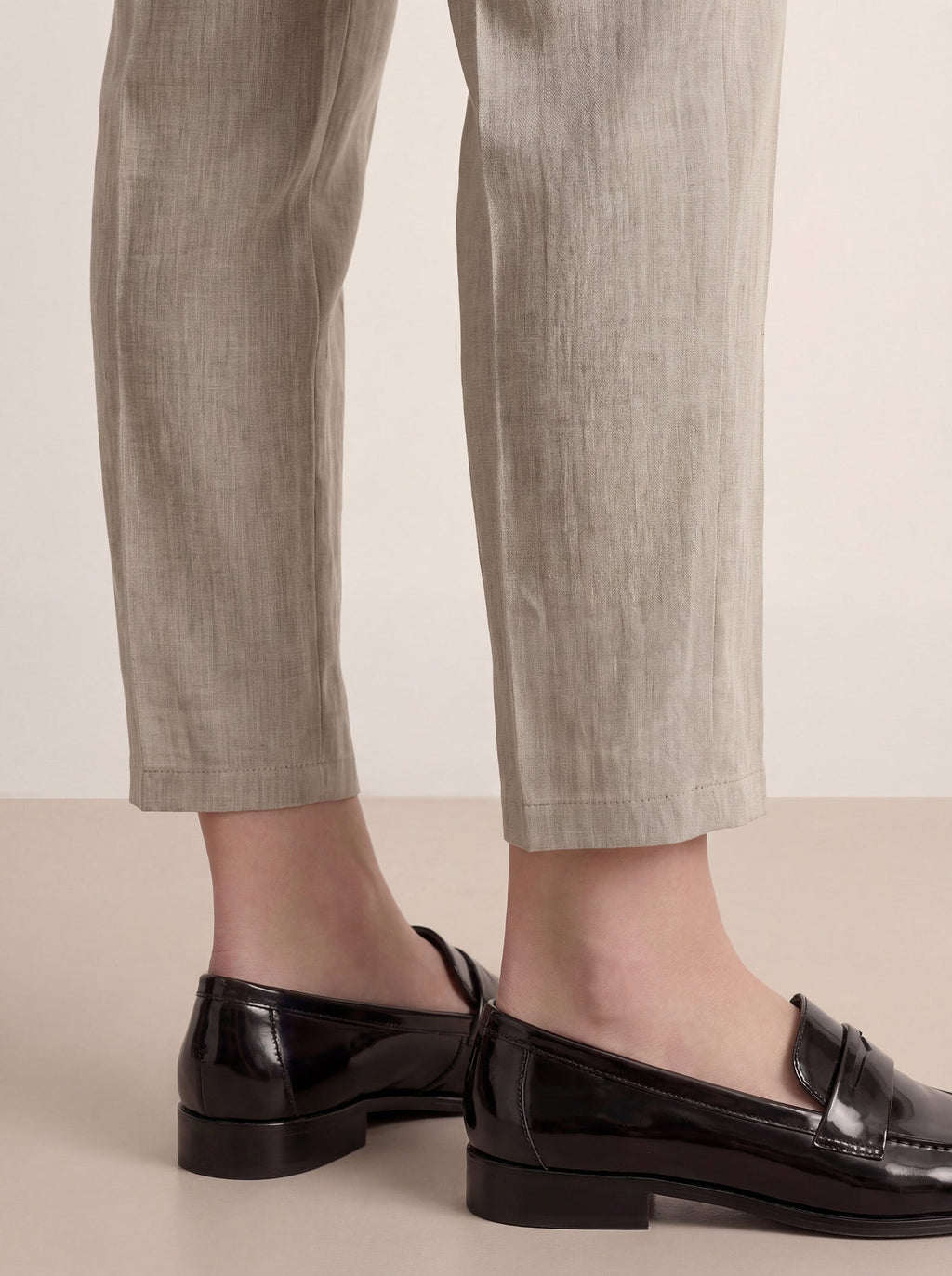 LINTICO Linen Tailored Straight Cropped Pants LOGAN — flat-lay composition
