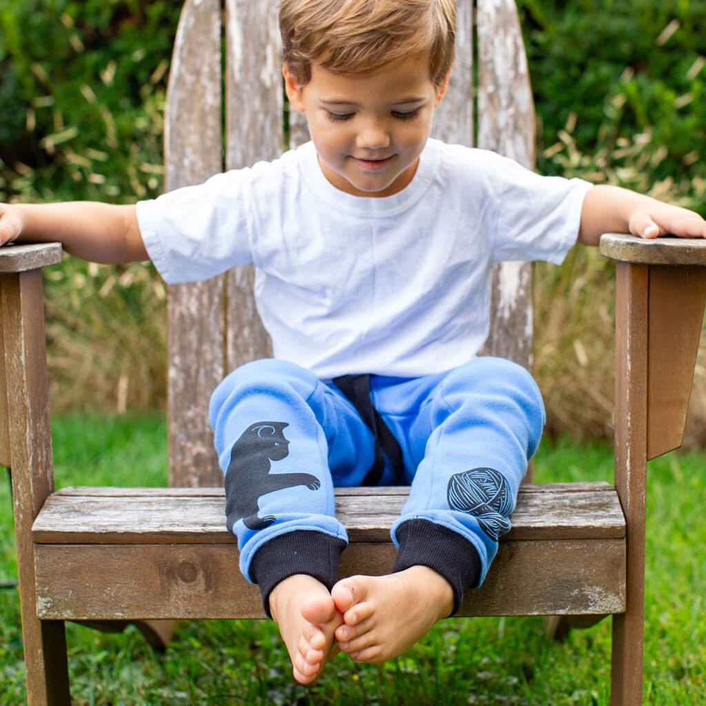 Princess Awesome & Boy Wonder Cat and Yarn Fuzzy Fleece Joggers with Pockets — detail shot 7