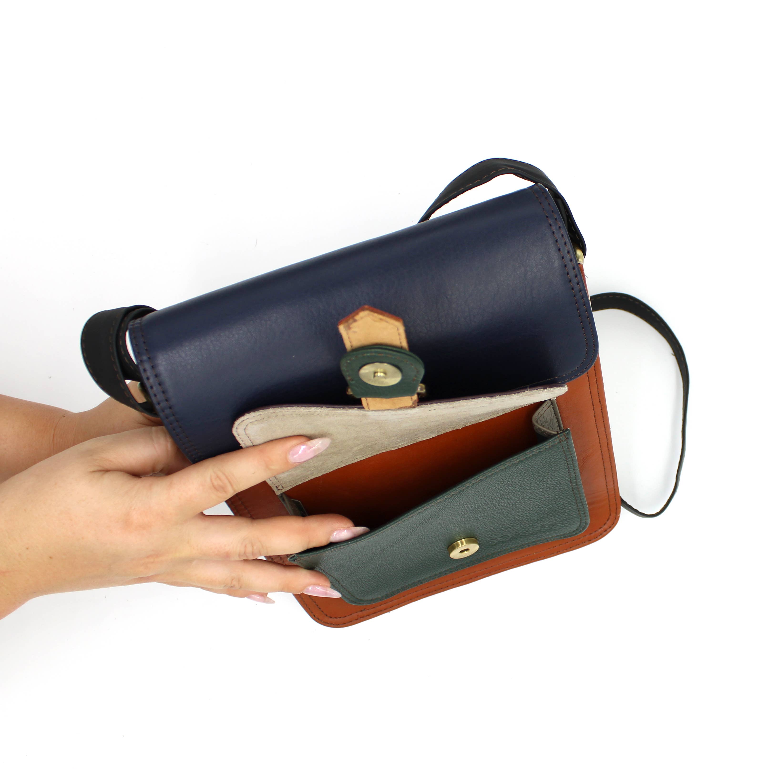 Soruka Isla · Unisex Leather Crossbody Bag