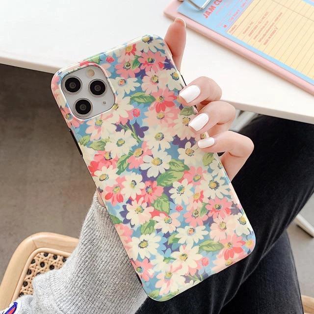 Retro Daisy Phone Case