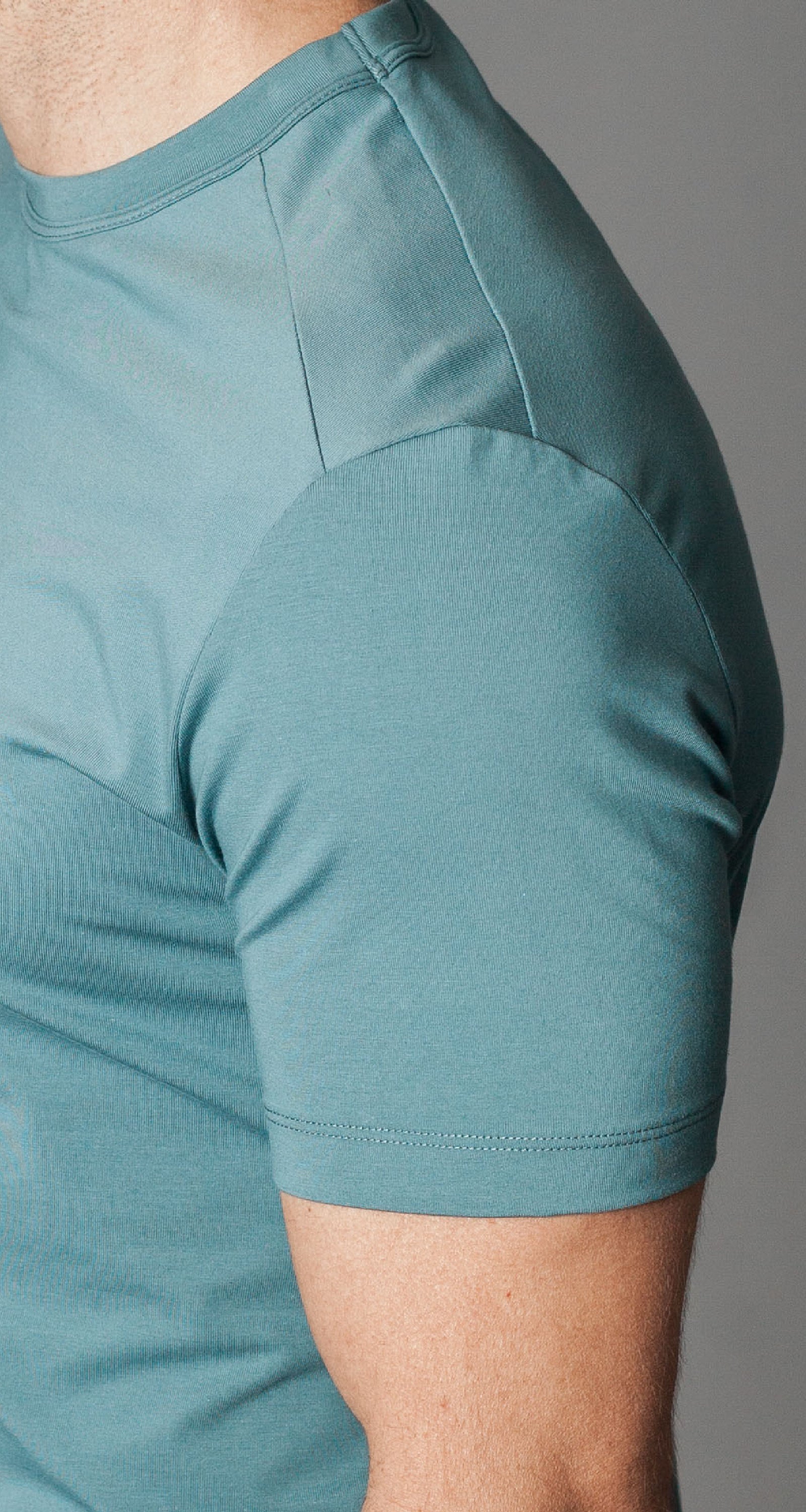 Buki Buki Cinqo Tech Tee - Blue Grey — detail close-up
