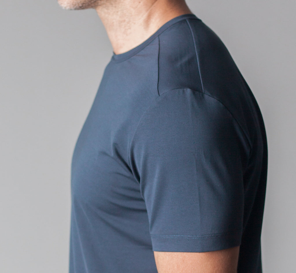 Buki Buki Cinqo Tech Tee - Blue Night — detail close-up