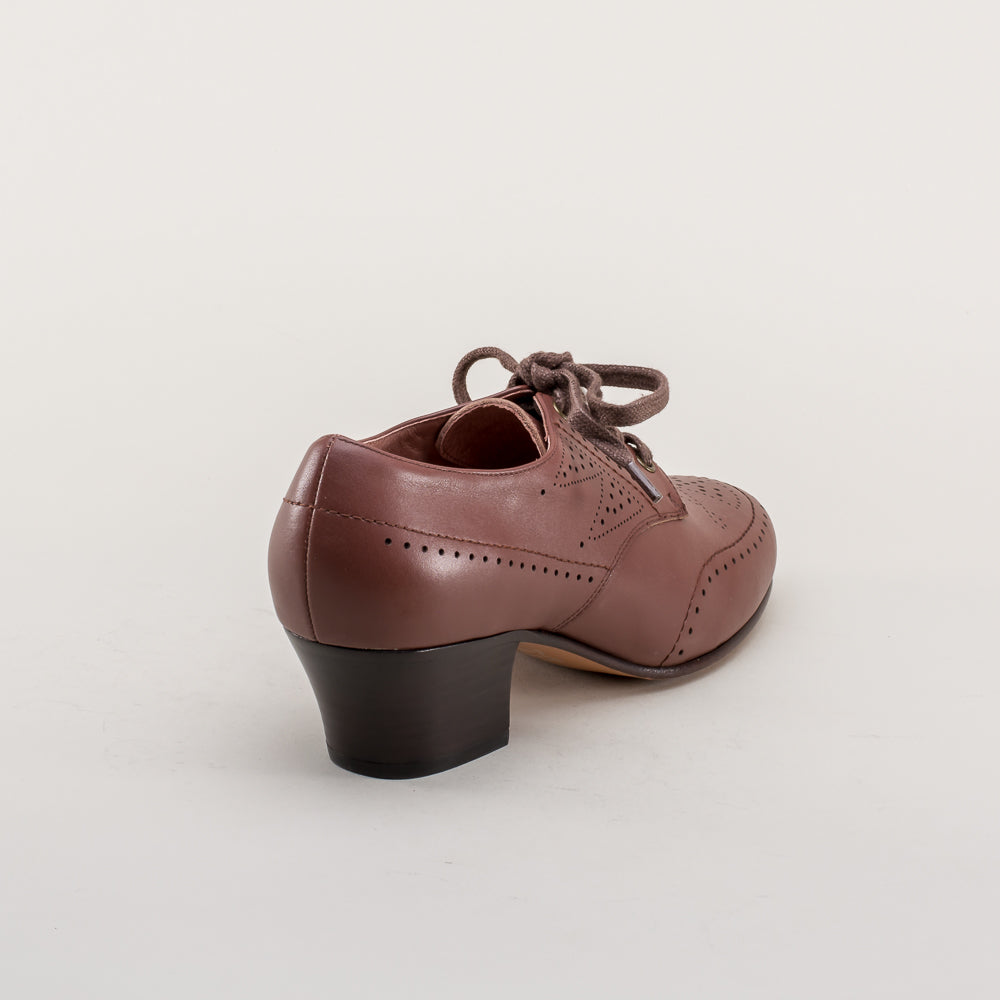 American Duchess Claire 1940s Oxfords (Brown) — texture detail