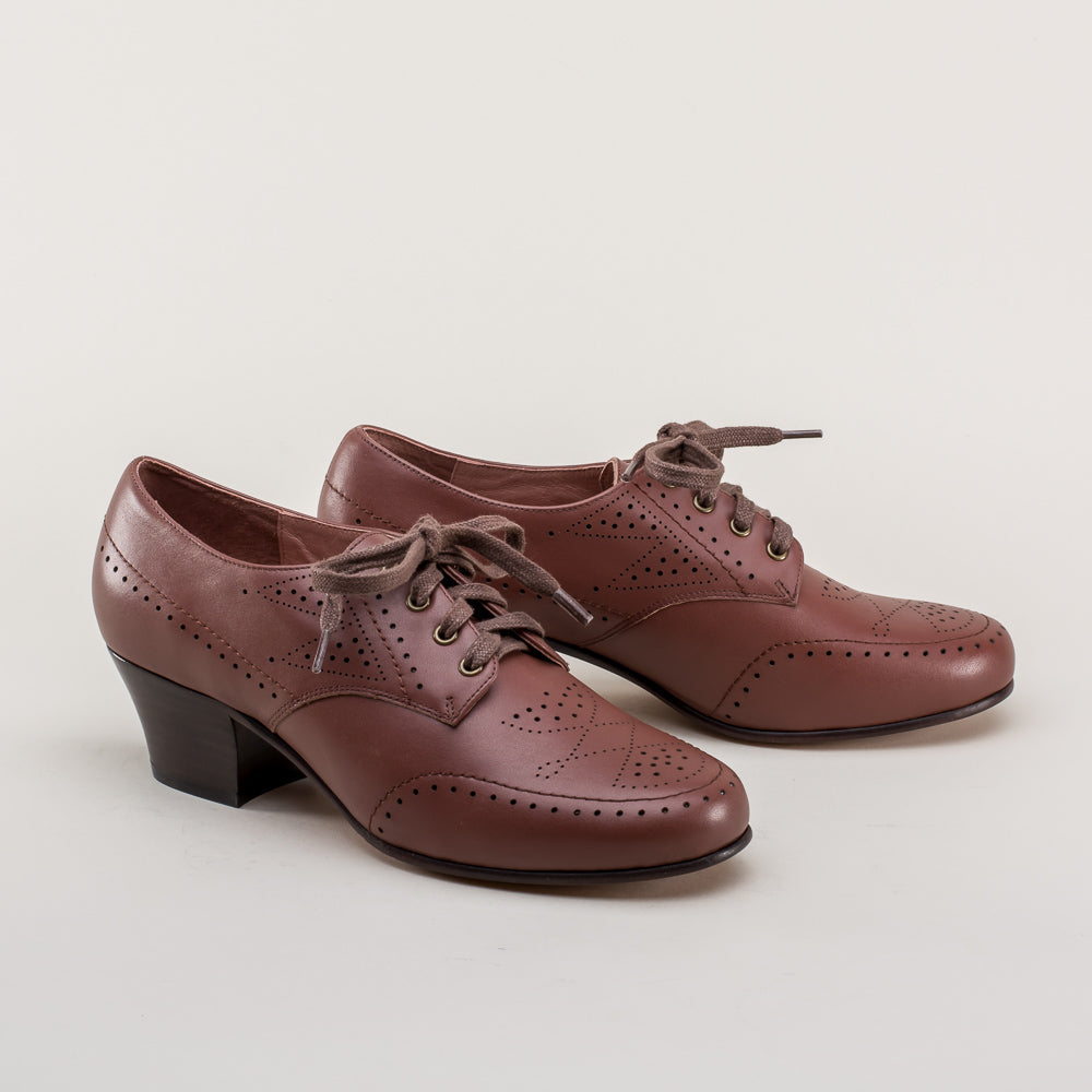 American Duchess Claire 1940s Oxfords (Brown) — branding close-up