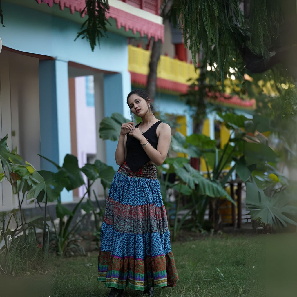 Darn Good Yarn Limited Edition: Woodstock Dreams Fiesta Sunset Skirt — construction detail