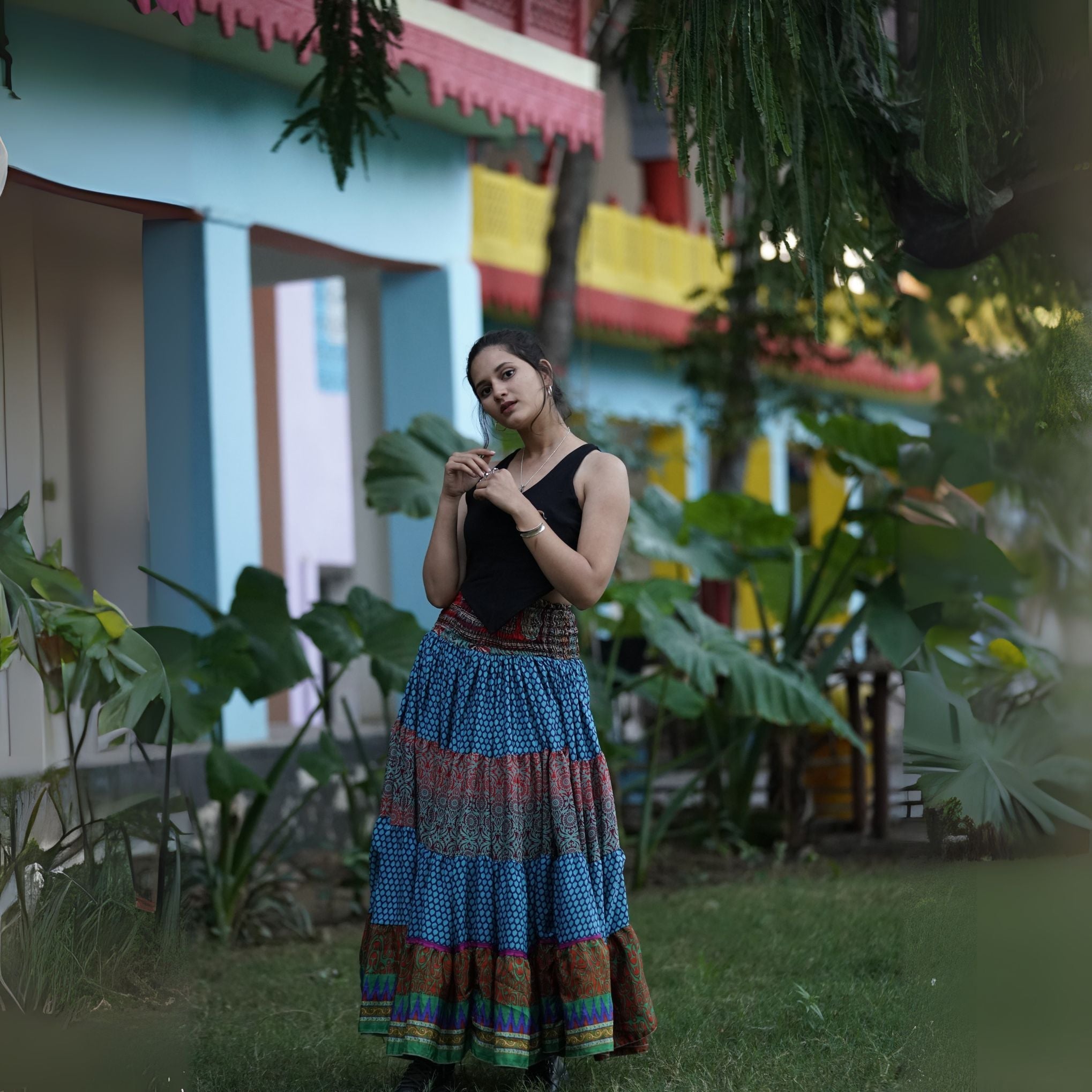 Darn Good Yarn Limited Edition: Woodstock Dreams Fiesta Sunset Skirt — construction detail