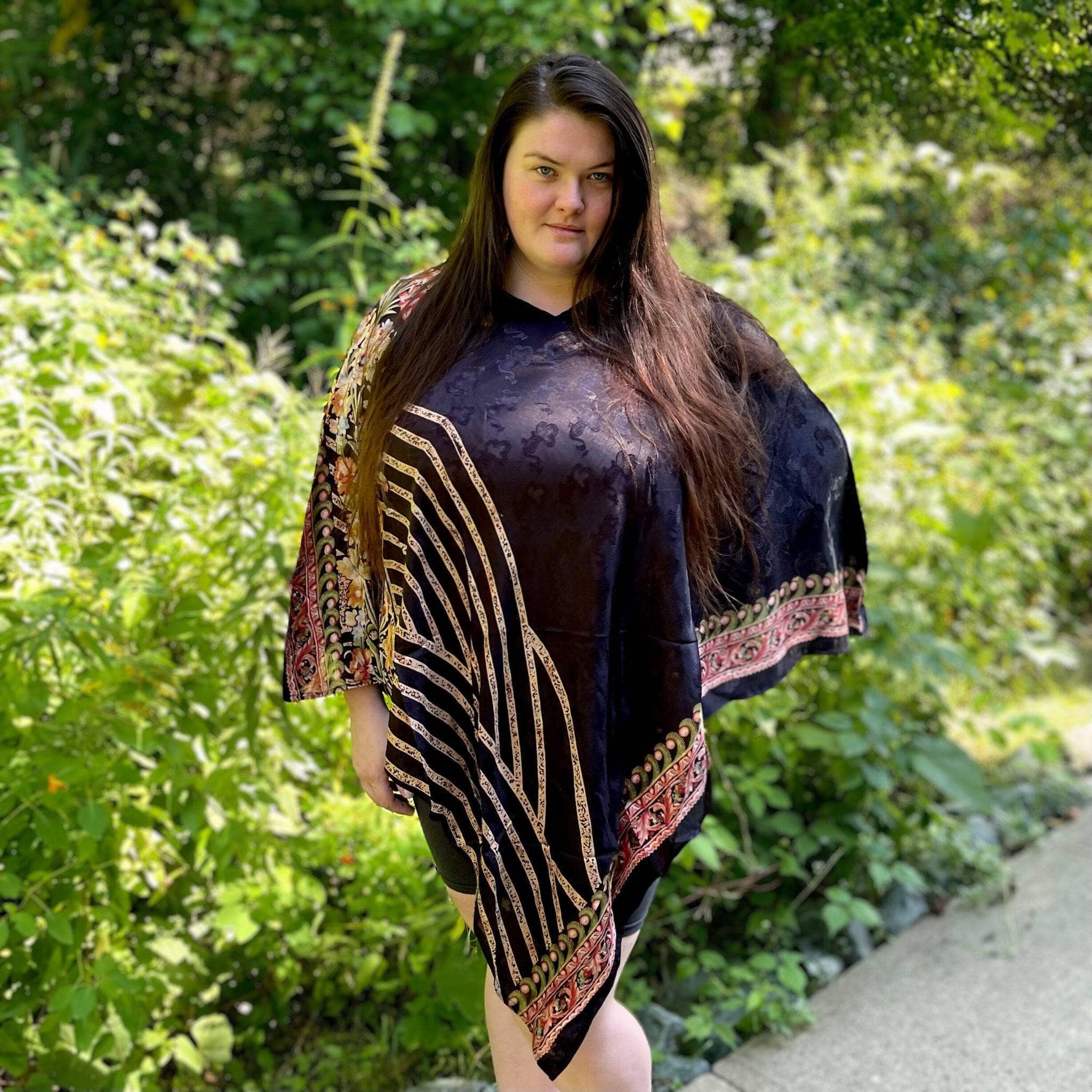 Darn Good Yarn Darn Good Yarn Recycled Sari Hooded Poncho — detail shot 7