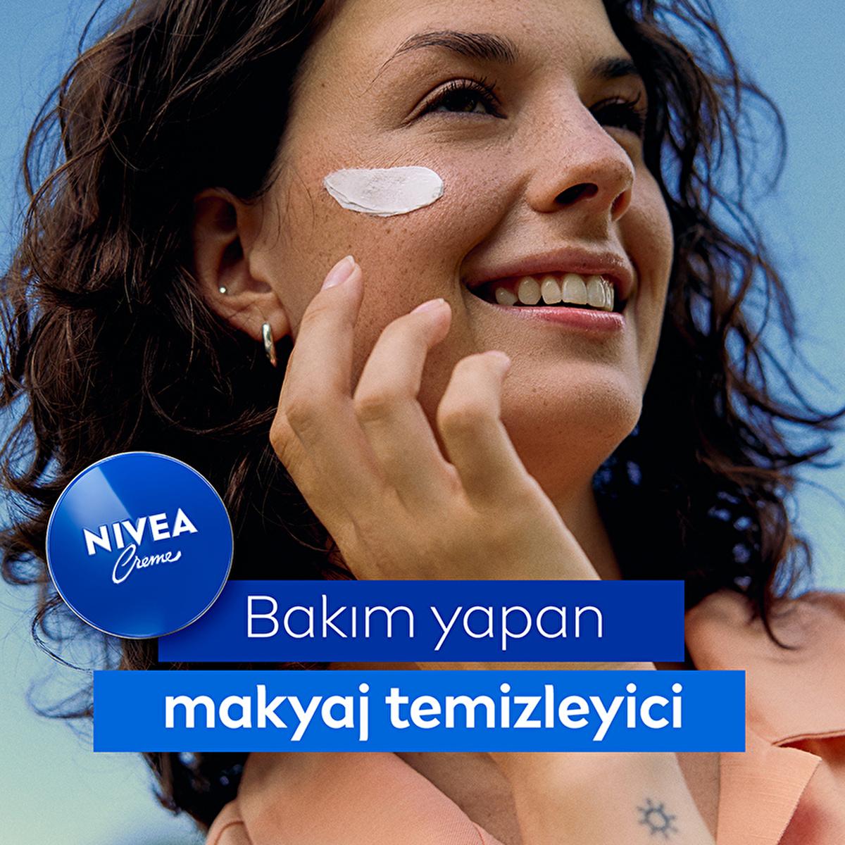 NIVEA Creme Moisturizing Cream - Long-Lasting Hydration for Dry Skin, Face and Body Moisturizer, 250ml