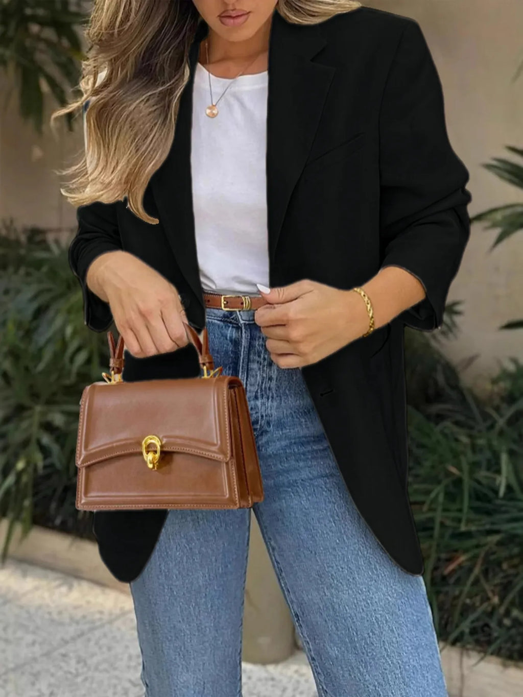 Pocketed Lapel Collar Long Sleeve Blazer