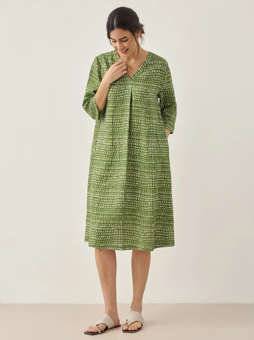 LINTICO 100% Linen V-Neck Dot Midi Dress LIRA — construction detail