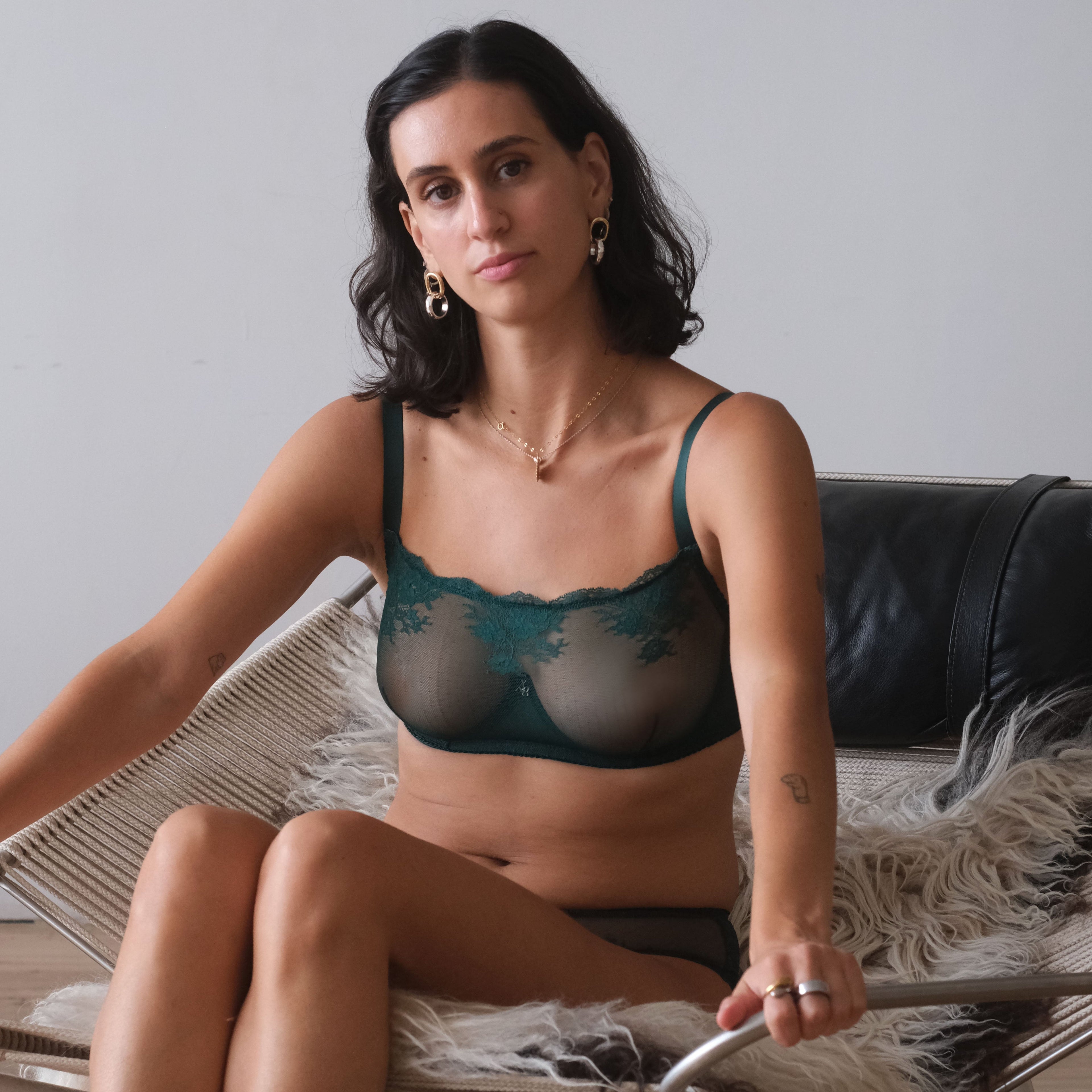 Amour d'Agnette Kim High-Neck Sheer Lace Underwire Bra — detail shot 13