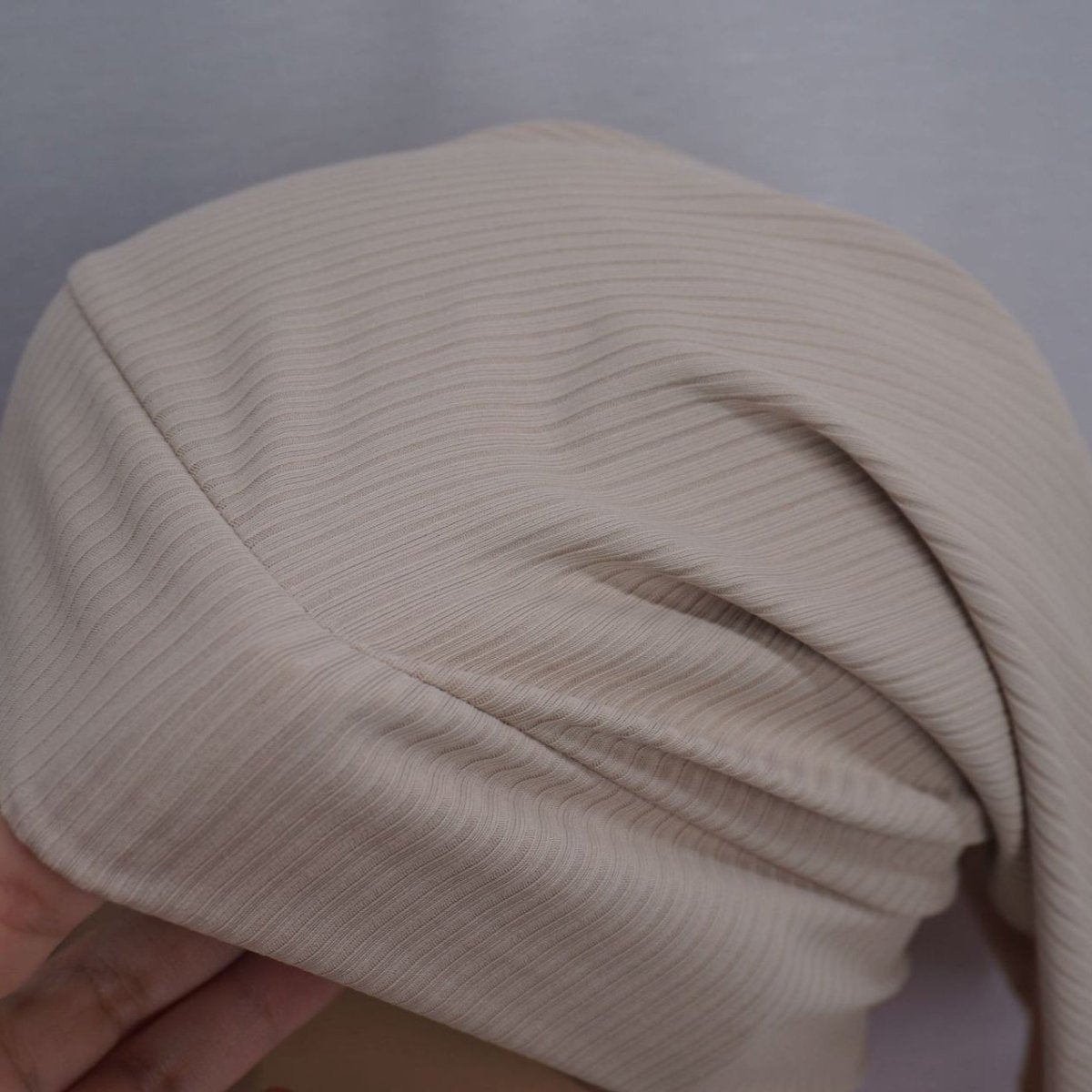 Mariam's Collection Elastic Ribbed Versatile Underscarf‌ (MH192) — comparison shot