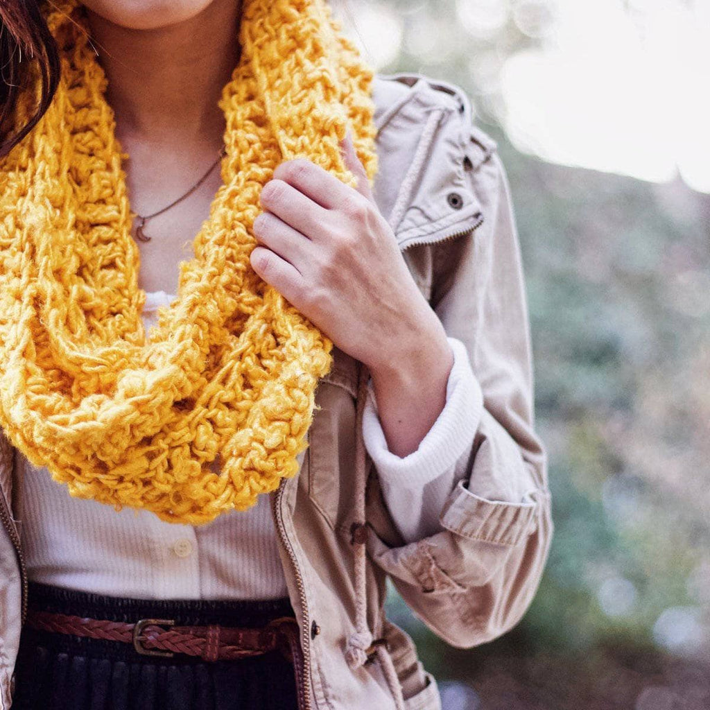 Darn Good Yarn Darn Good Yarn Elderidge Ribbed Banana Cowl Crochet Kit — construction detail
