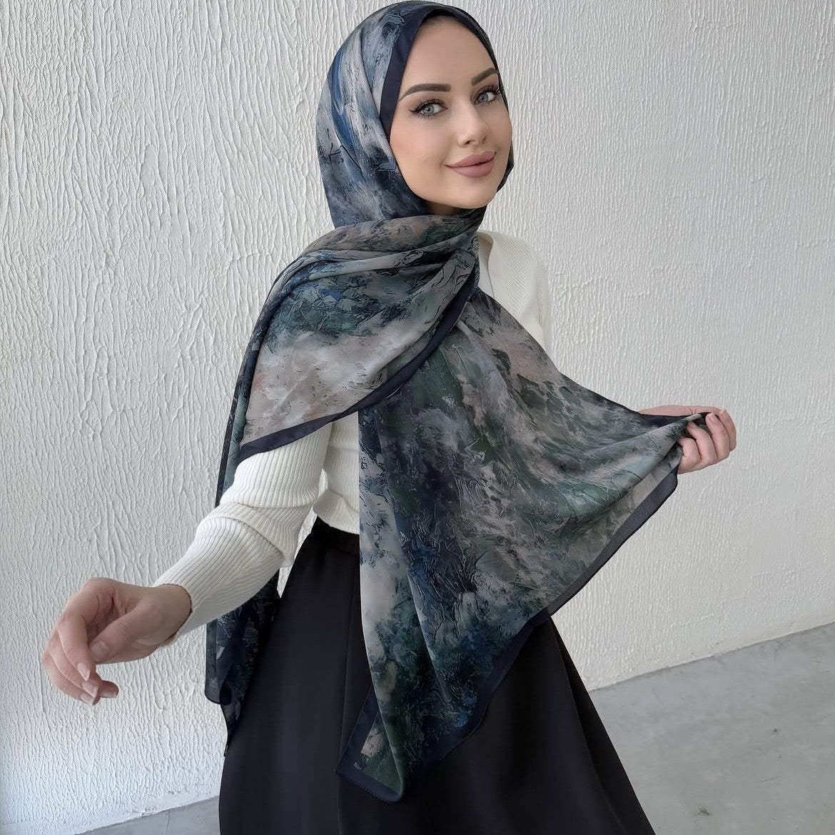 Mariam's Collection Elegant Printed Chiffon Hijab Scarf Bohemian Style Breathable Sun Protection Wrap (MH136) — construction detail