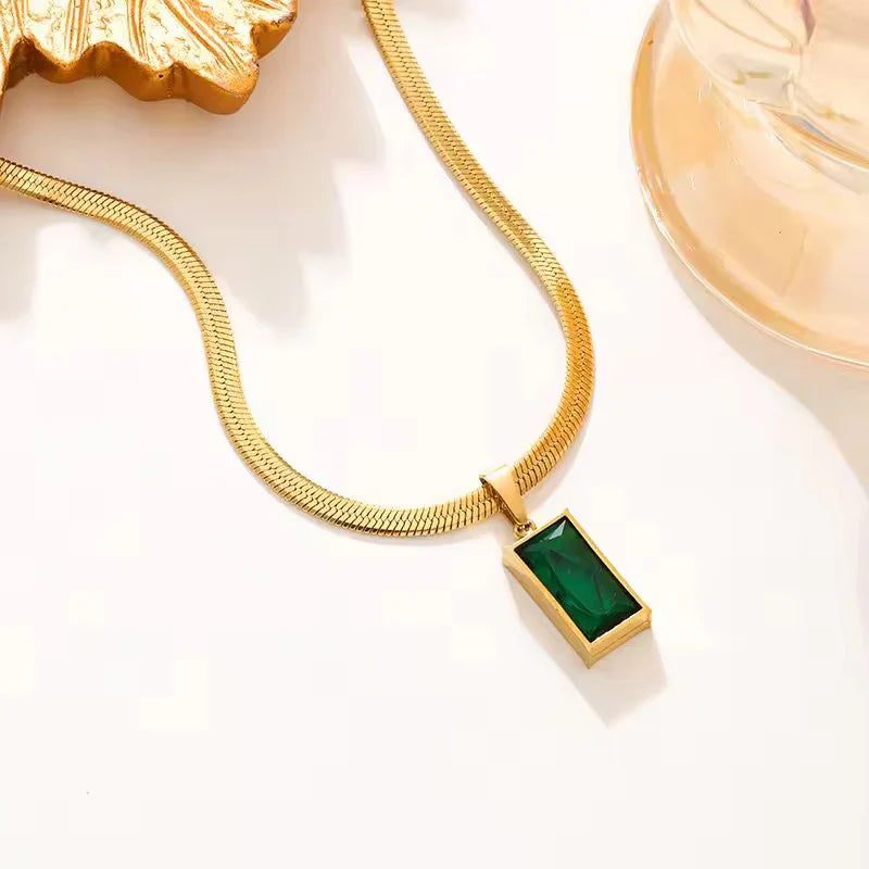 SORI STYLE Emerald Herringbone Chain Pendant Necklace — alternative angle