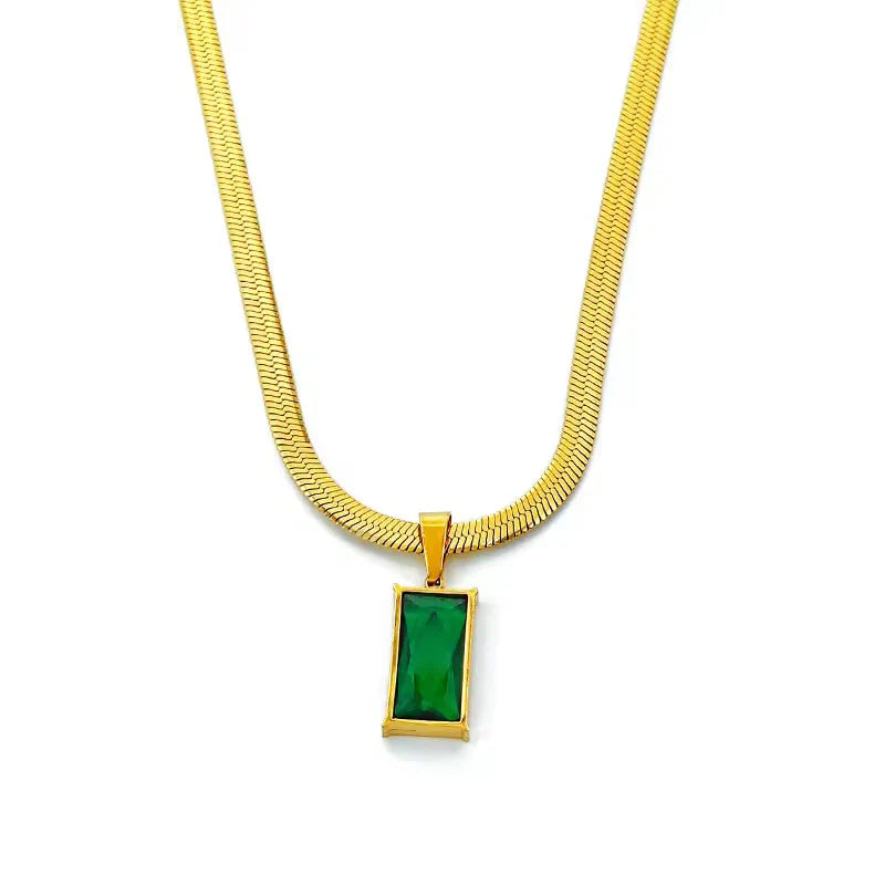 SORI STYLE Emerald Herringbone Chain Pendant Necklace — detail close-up
