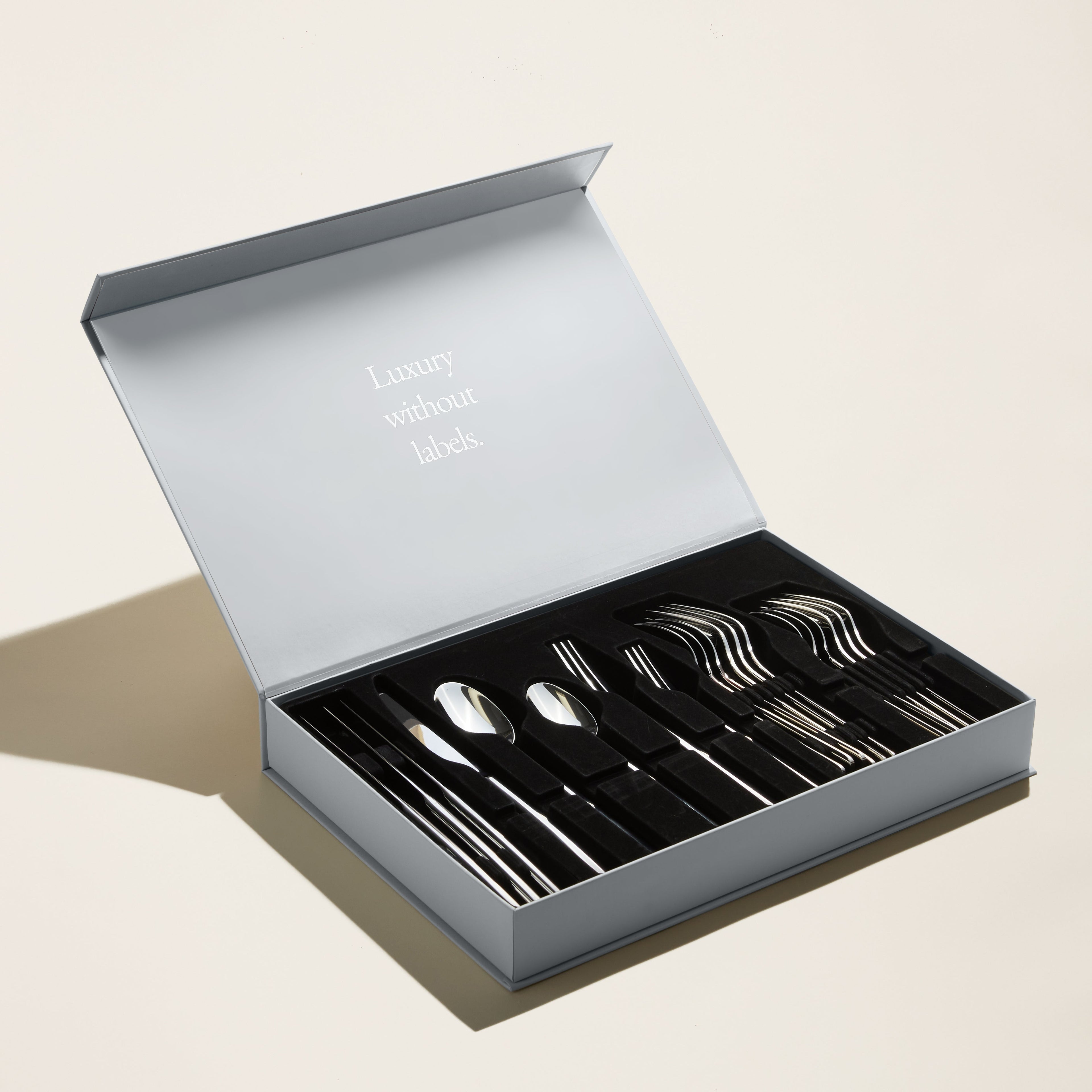 Italic Emilia Mirror 20-Piece Flatware Set — detail shot 8