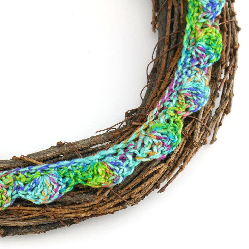 Darn Good Yarn Darn Good Yarn Festive Scallop Garland Crochet Kit — construction detail