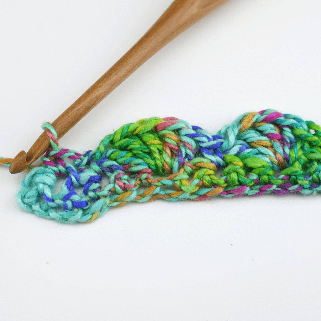 Darn Good Yarn Darn Good Yarn Festive Scallop Garland Crochet Kit — kits category context