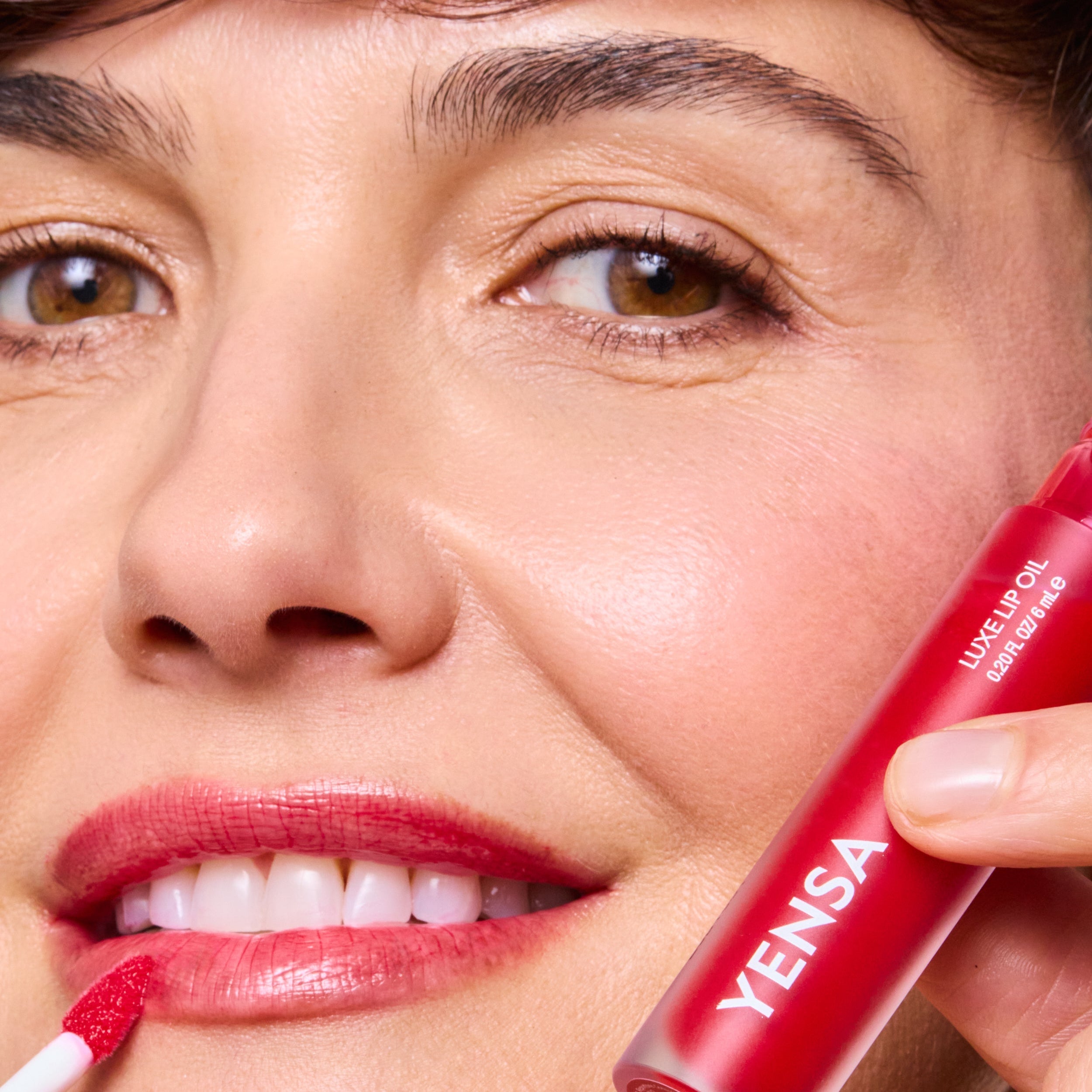 Luxe Lip Nourishing Oil with Hyaluronic + Vitamin E by YENSA — detail shot 3