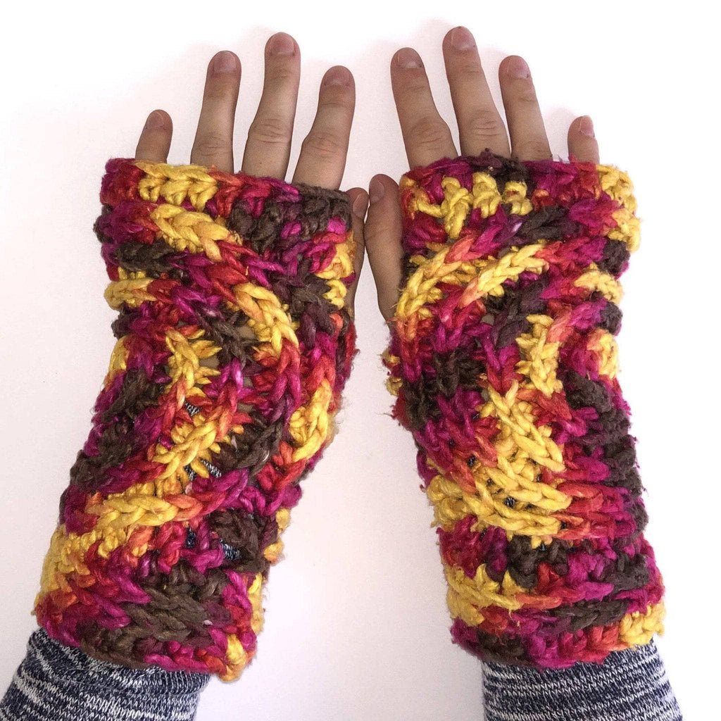 Darn Good Yarn Darn Good Yarn Freeform Gauntlet Crochet Kit — construction detail