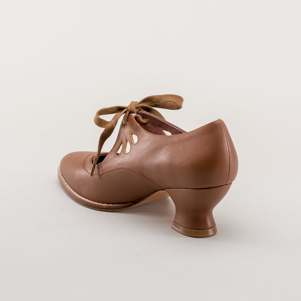 American Duchess Gibson Edwardian Leather Shoes (Tan) — texture detail