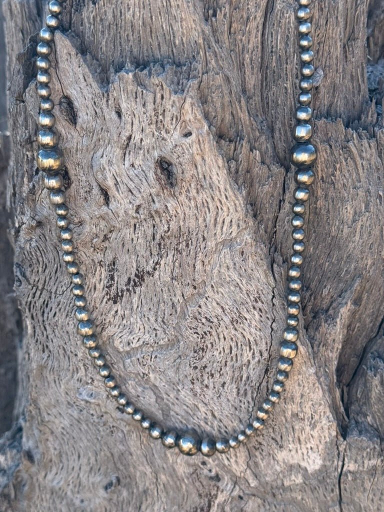 Wild Junkie Graduated Pearl Beaded Choker — detail close-up