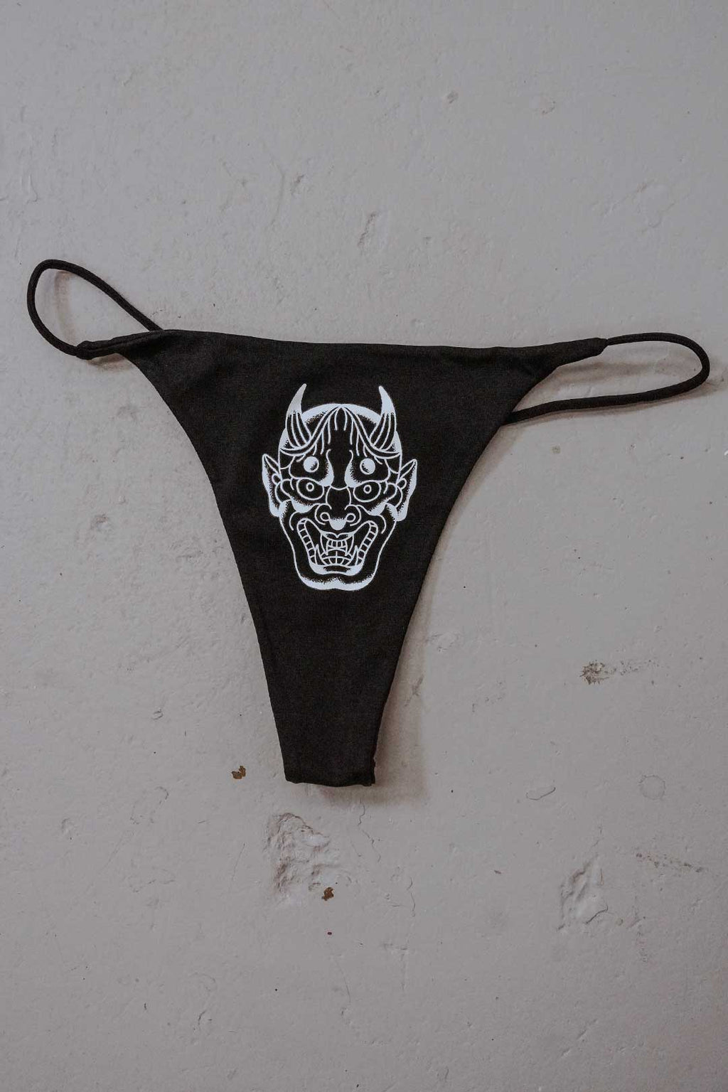 Thrash Happy Hannya Thong — detail close-up
