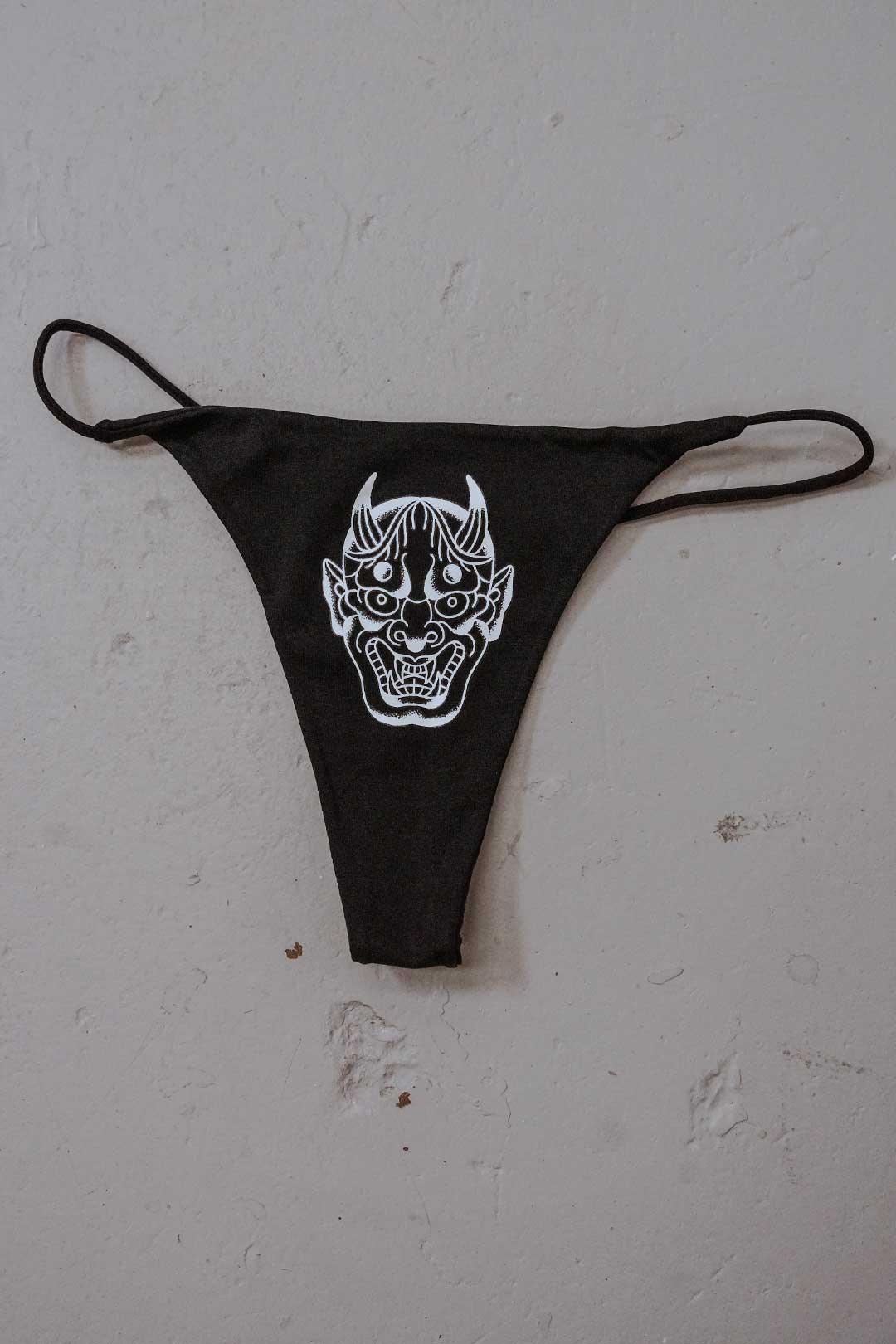 Thrash Happy Hannya Thong — detail close-up