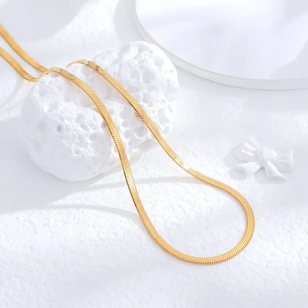 SORI STYLE Herringbone Snake Chain Necklace - Flat Statement Choker Jewelry — detail close-up