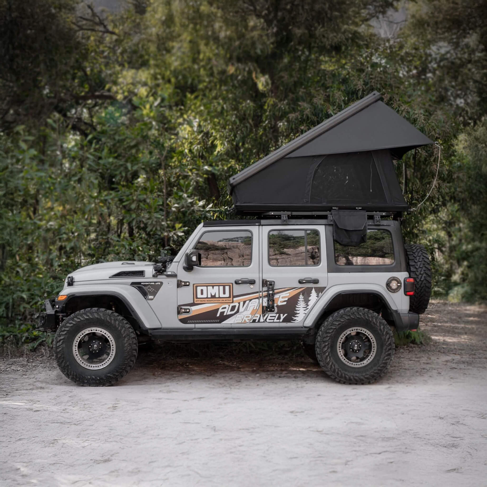 Trailora Altitude Heavy-Duty Hard-Shell Rooftop Tent With Ladder [2-3 Person] (SAK93120) – SAKSBY WHOLESALE