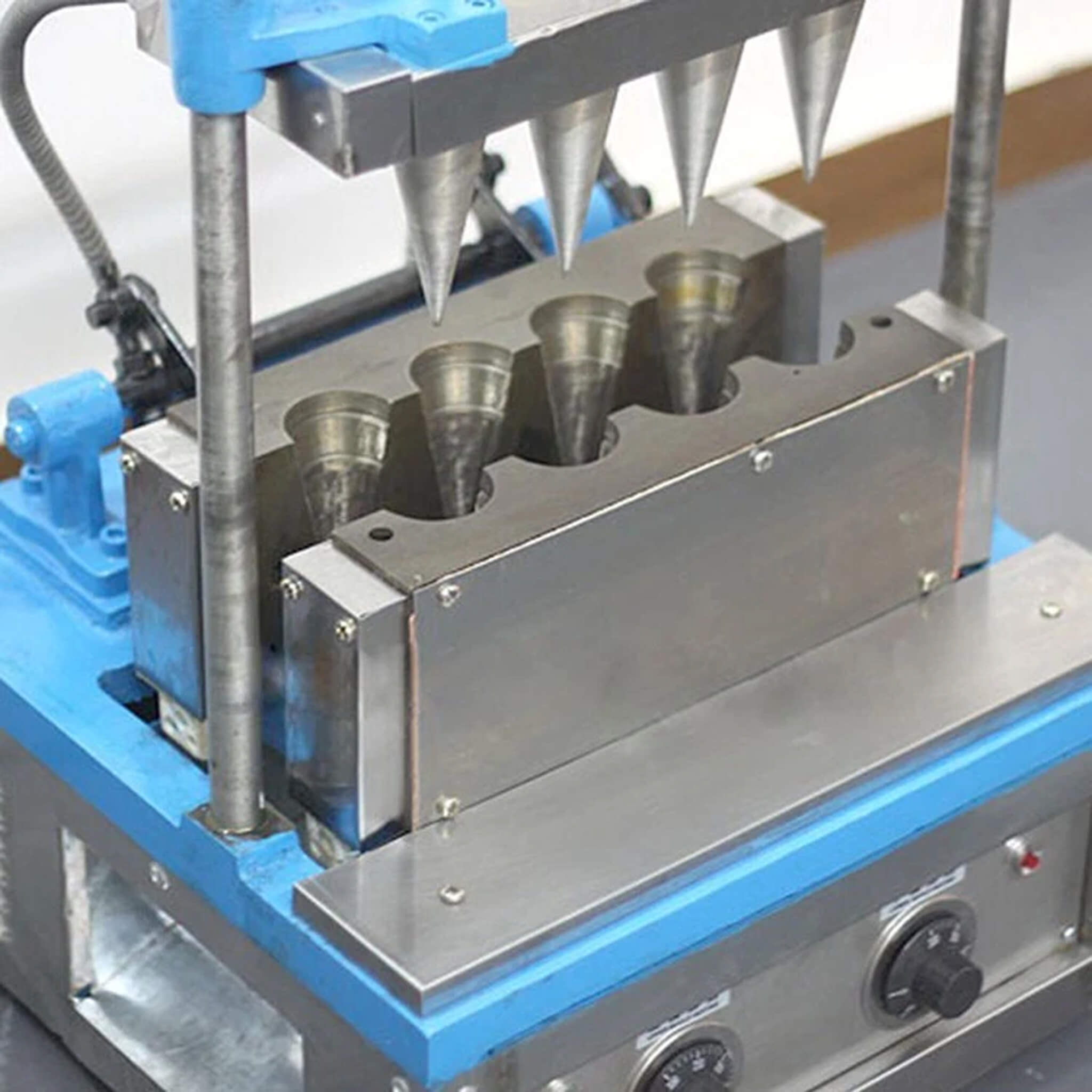 Heavy-Duty Commercial 4-Mold Ice Cream Cone Maker Machine (SAK74021) – SAKSBY WHOLESALE, view 6