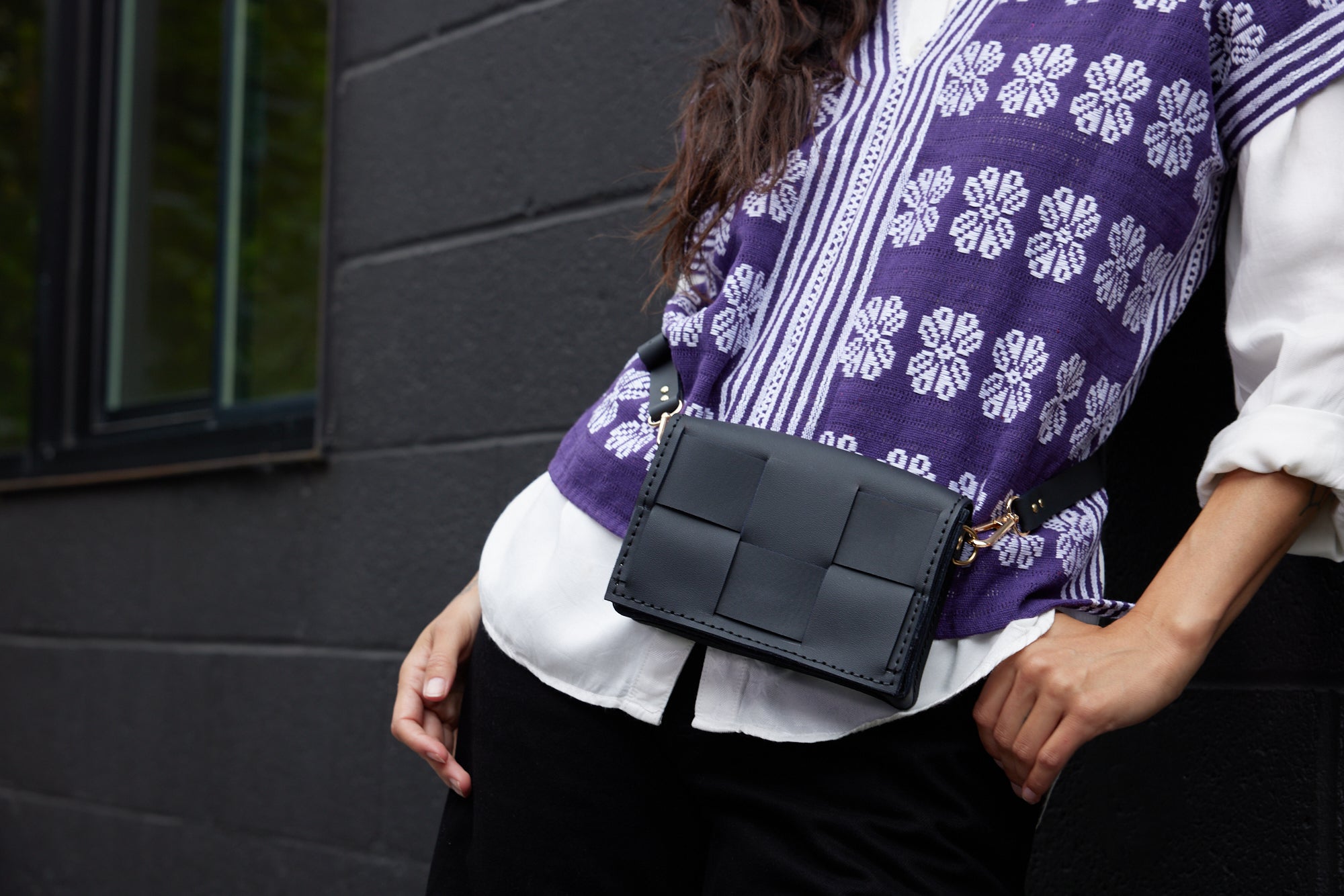 LOLA Y TULA Nora Black — back view