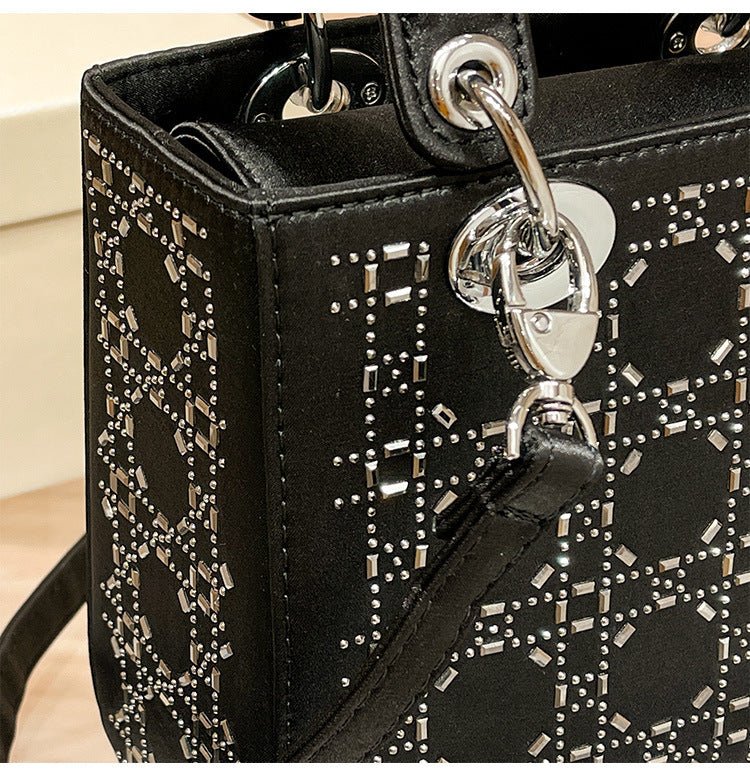Mariam's Collection Hot diamond heavy industry high-end satin Princess Diana bag（MAC220） — detail close-up