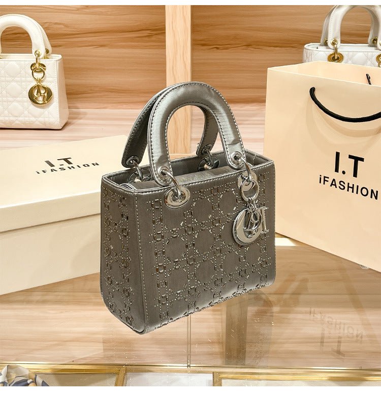 Mariam's Collection Hot diamond heavy industry high-end satin Princess Diana bag（MAC220） — detail shot 10
