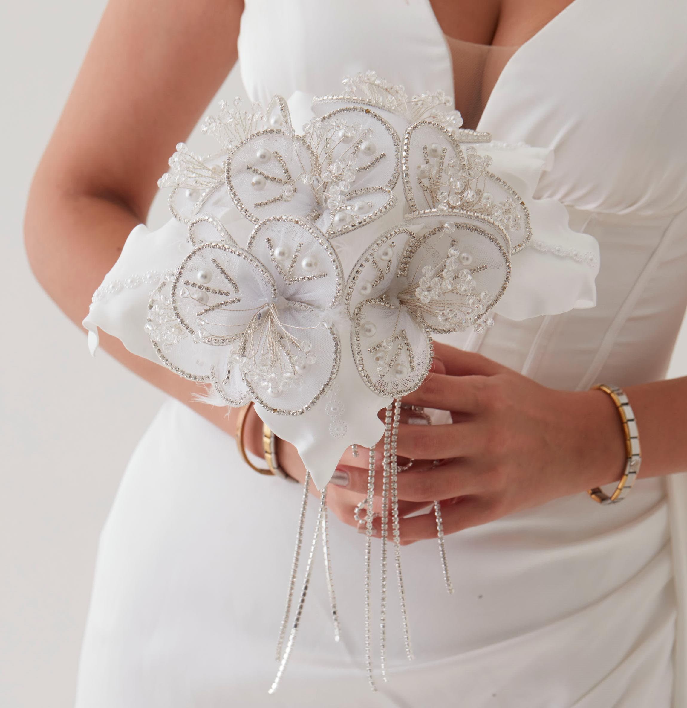 White Flower Bouquet – Ideal for Bridal, Quinceanera, or Proposal – Bridal Port, view 3